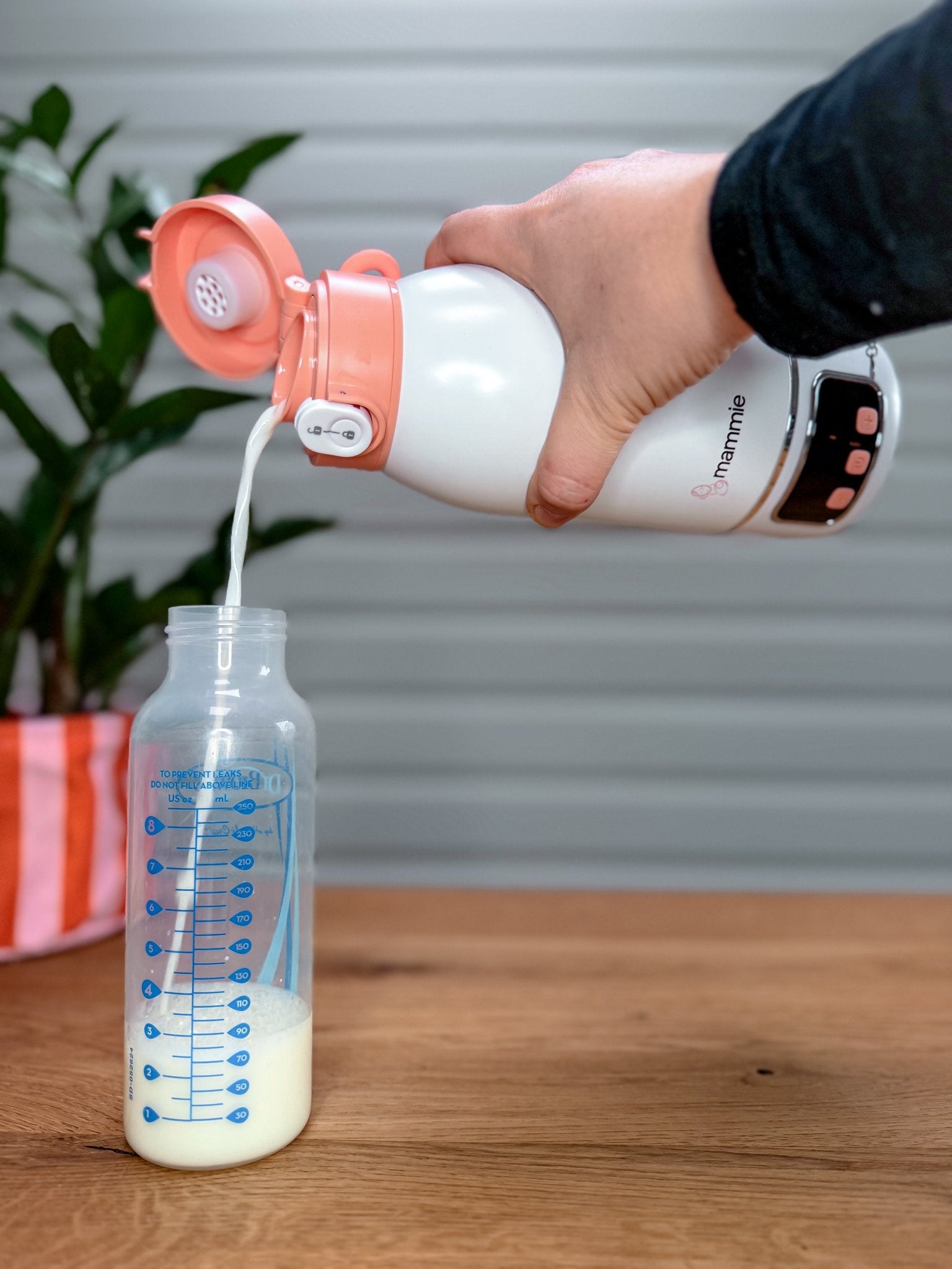 On - the - Go Bundel: ThermoGO Flessenwarmer & 100 Moedermelk Bewaarzakjes - Mammie